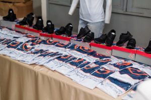 WhatsApp-Image-2026-04-15-at-11.26.04-300x200 PREFEITURA DE CURRAIS NOVOS INICIA ENTREGA DE FARDAMENTO ESCOLAR PARA ALUNOS DA REDE MUNICIPAL DE ENSINO