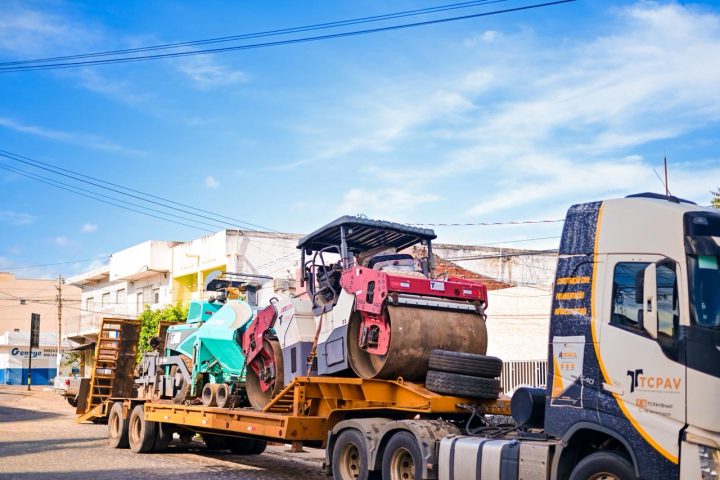 Prefeitura avança na conclusão do asfaltamento da Avenida Getúlio Vargas em Currais Novos