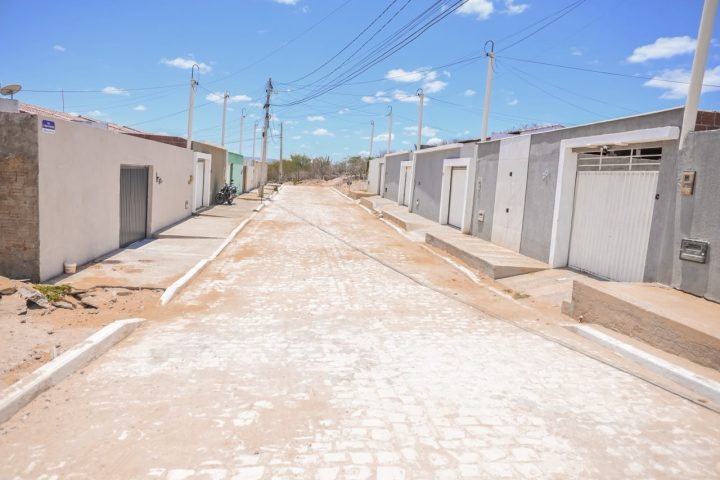 PREFEITURA ENTREGA 8 RUAS PAVIMENTADAS NO RECANTO DOURADO EM CURRAIS NOVOS