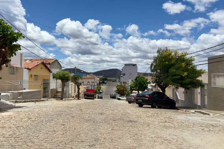 RUA JOÃO ALFREDO SERÁ ISOLADA NESTA TERÇA-FEIRA (6) PARA RECAPEAMENTO ASFÁLTICO